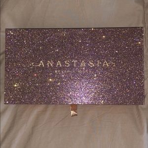 Anastasia Beverly Hills Vault never used